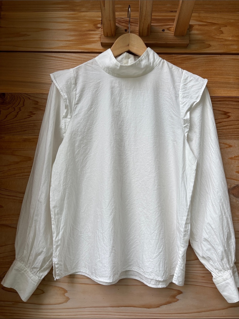 Everlane Wing Shoulder Mock Neck
Size 4 | Off White | 100 % Cotton
